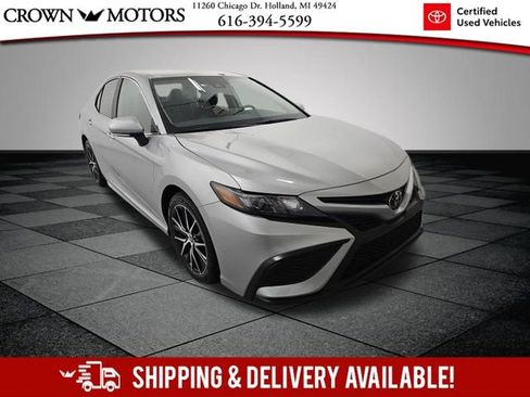 Used 2021 Toyota Camry SE w/ Cold Weather Package AWD/4WD image 1