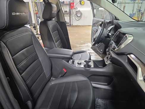 Used 2022 GMC Terrain Denali w/ Black Diamond Edition AWD/4WD image 10