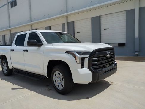 Used 2025 Toyota Tundra SR w/ SR Tow Package AWD/4WD image 4