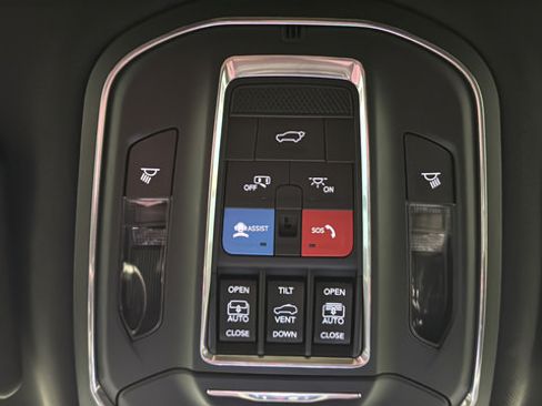 Certified 2024 Jeep Grand Cherokee Limited w/ Luxury Tech Group II AWD/4WD image 32