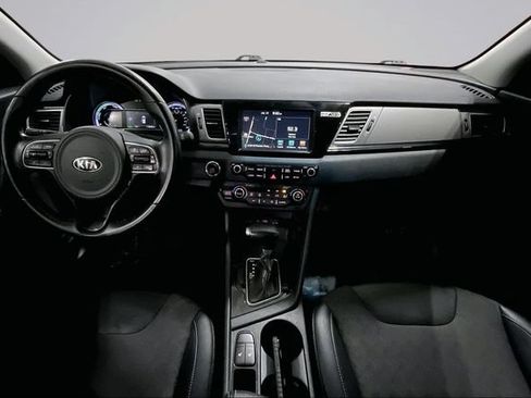 Used 2018 Kia Niro EX w/ Option Group 020 FWD image 16