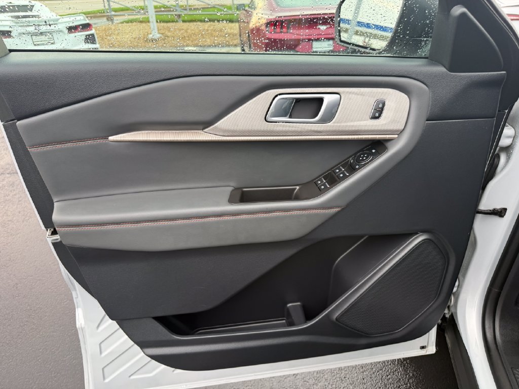 Certified 2025 Ford Explorer Active AWD/4WD image 12