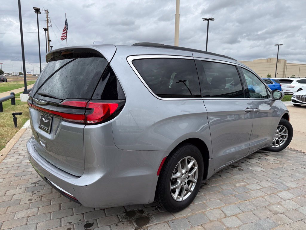 Used 2021 Chrysler Pacifica Touring FWD image 5