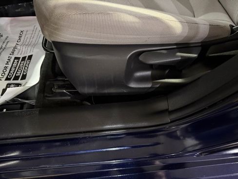 Used 2021 Toyota Corolla LE image 11