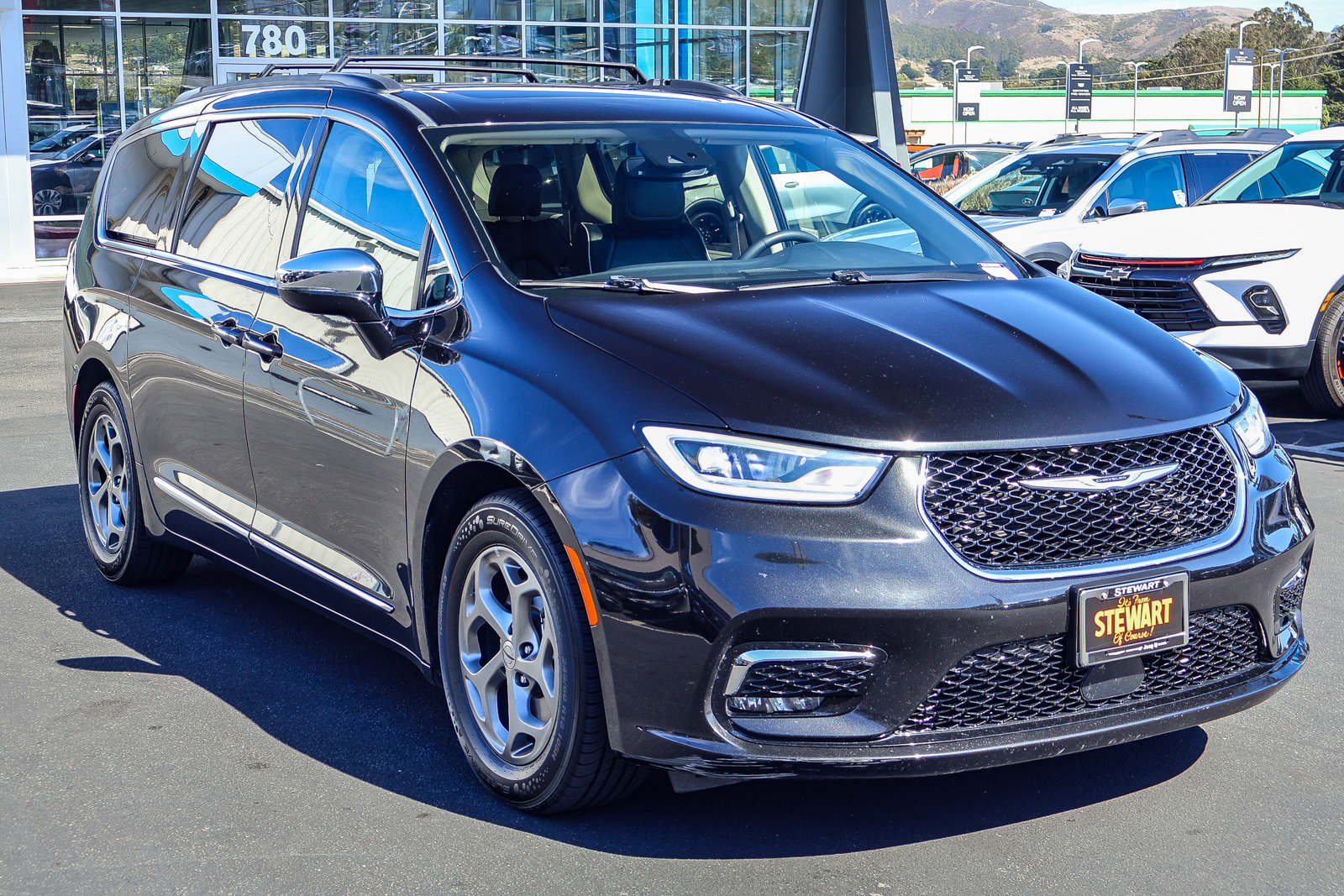 Used 2023 Chrysler Pacifica Limited FWD image 21