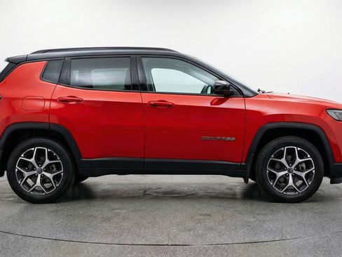 Used 2025 Jeep Compass Limited AWD/4WD image 11