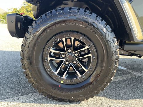 Used 2025 Jeep Wrangler Unlimited Rubicon image 39