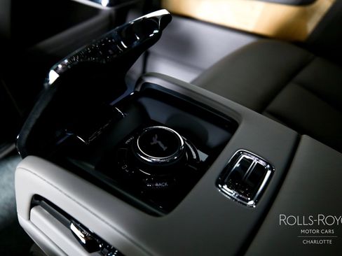 Used 2025 Rolls-Royce Phantom Sedan image 22