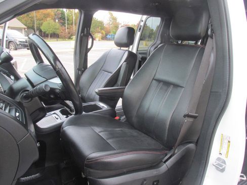 Used 2019 Dodge Grand Caravan GT FWD image 35