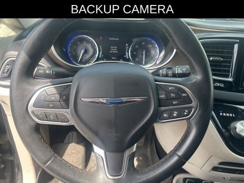 Used 2017 Chrysler Pacifica Touring-L Plus w/ Advanced Safetytec Group FWD image 7