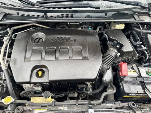 Used 2017 Toyota Corolla LE image 28