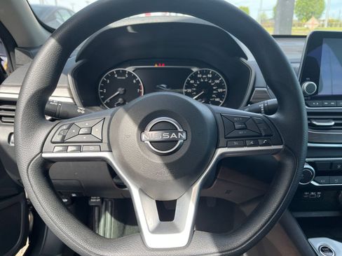 Used 2025 Nissan Altima 2.5 SV image 28