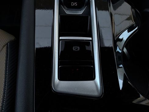 Used 2026 Volkswagen Atlas Cross Sport SE FWD image 25