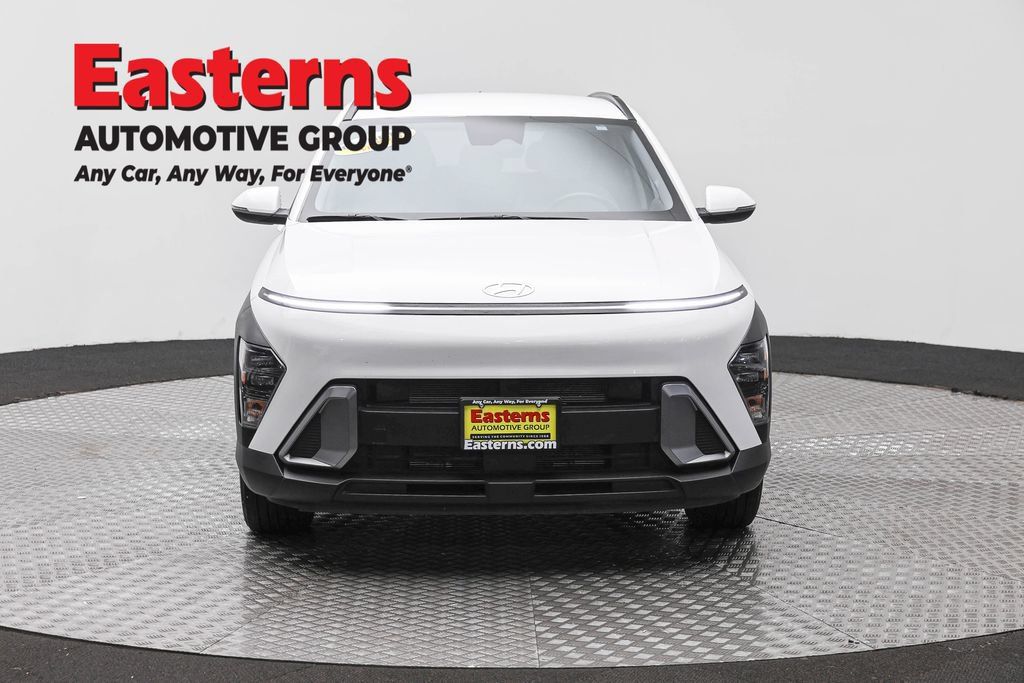 Used 2024 Hyundai Kona SEL FWD image 2