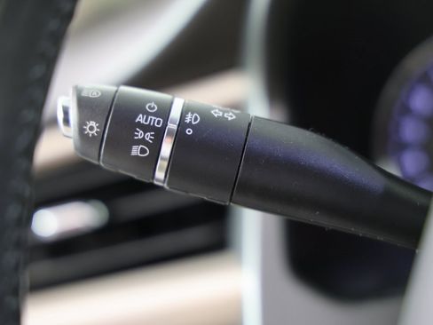 Used 2018 GMC Acadia Denali image 18