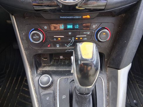 Used 2016 Ford Focus Titanium w/ Titanium Technology Package FWD image 32