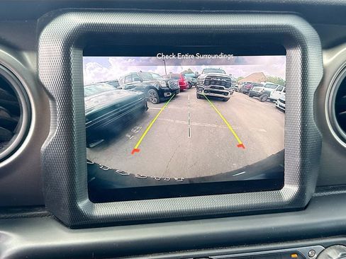 Used 2023 Jeep Wrangler Unlimited w/ Cold Weather Group image 15