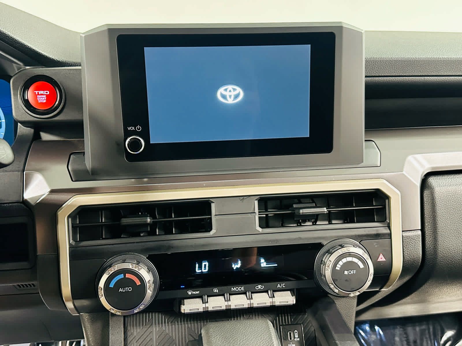 Certified 2025 Toyota Tacoma TRD Sport AWD/4WD image 11