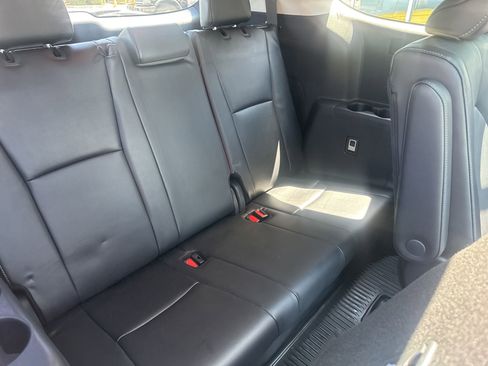 Used 2025 Toyota Highlander Platinum image 16