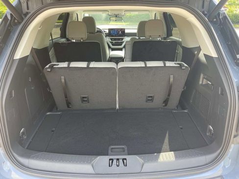 Used 2025 Ford Explorer Active w/ Active Comfort Package RWD image 12