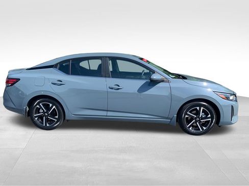 Used 2025 Nissan Sentra SV FWD image 7
