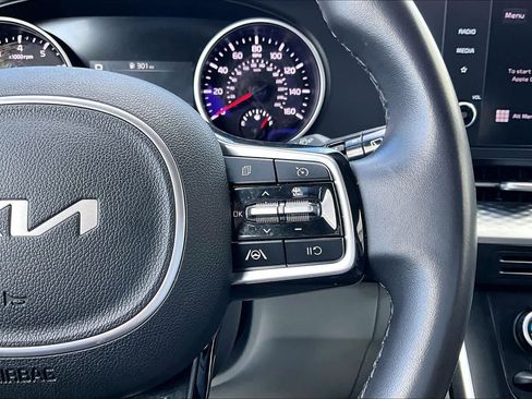 Certified 2024 Kia Carnival LX image 20