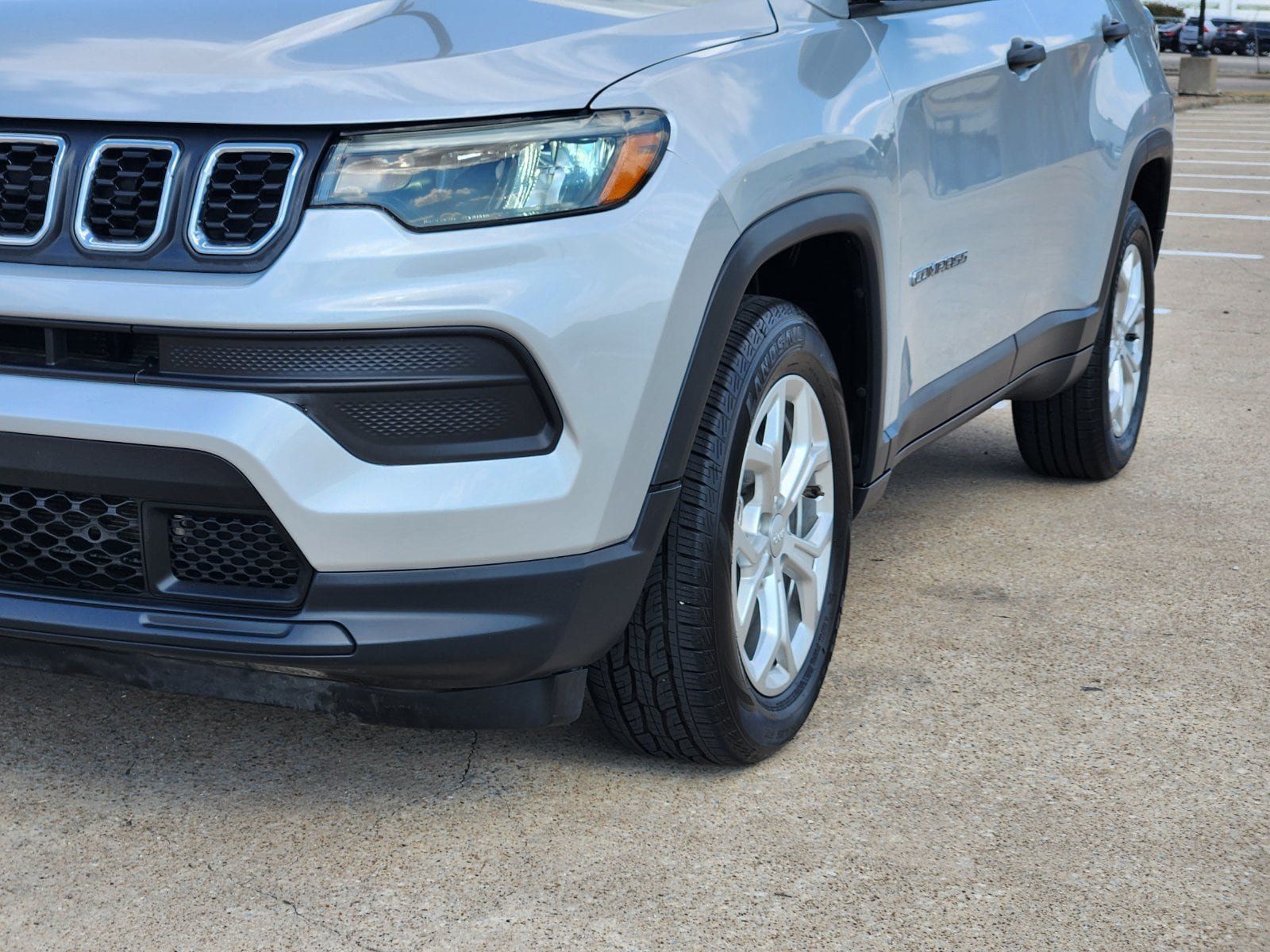 Used 2024 Jeep Compass Sport AWD/4WD image 9