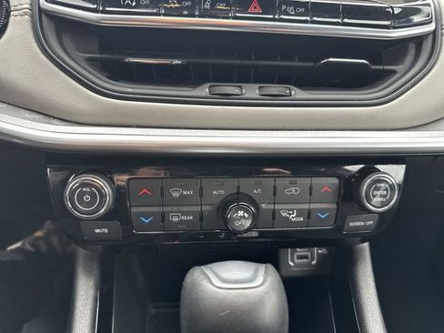 Used 2025 Jeep Compass Limited AWD/4WD image 18