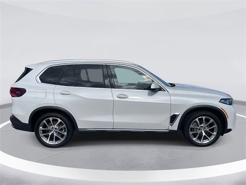 Used 2024 BMW X5 sDrive40i w/ Premium Package image 3