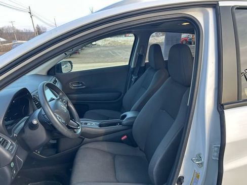 Used 2022 Honda HR-V EX image 9