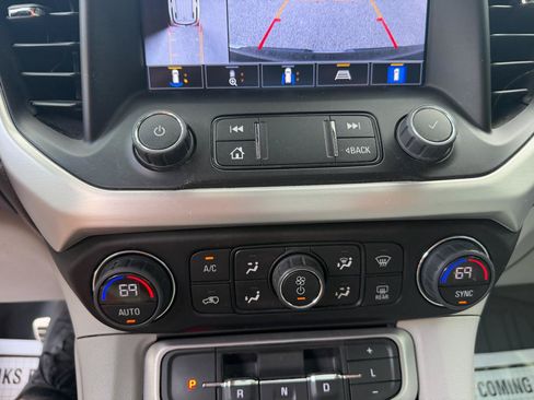 Used 2023 GMC Acadia SLT w/ Technology Package FWD image 22