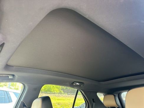 Used 2023 Chevrolet Equinox Premier image 11