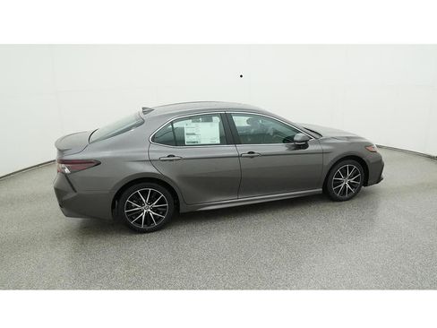 Used 2023 Toyota Camry SE image 11
