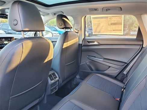 New 2025 Volkswagen Taos SE image 5