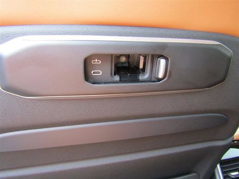 Used 2024 BMW X7 xDrive40i w/ Premium Package image 39