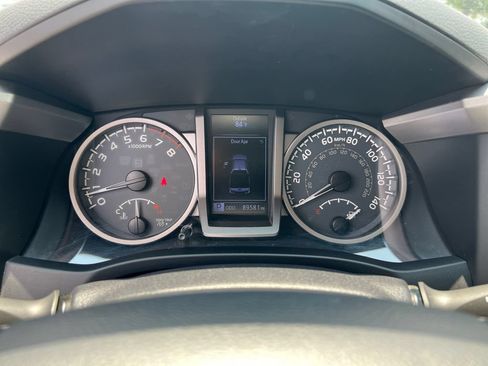 Used 2017 Toyota Tacoma SR5 w/ Tow Package RWD image 25