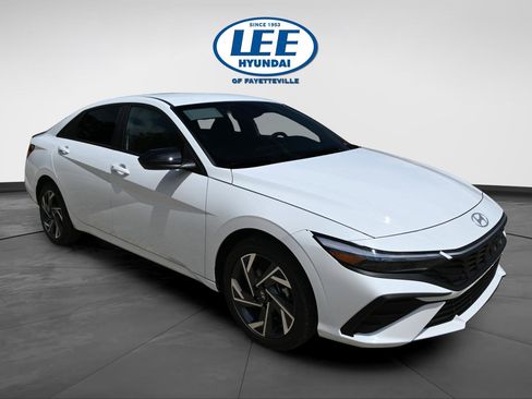 New 2025 Hyundai Elantra SEL image 1