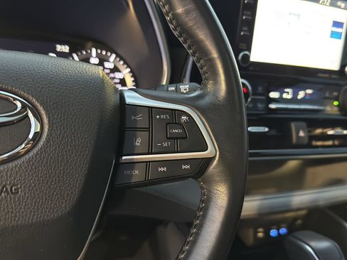 Used 2022 Toyota Highlander XLE AWD/4WD image 20