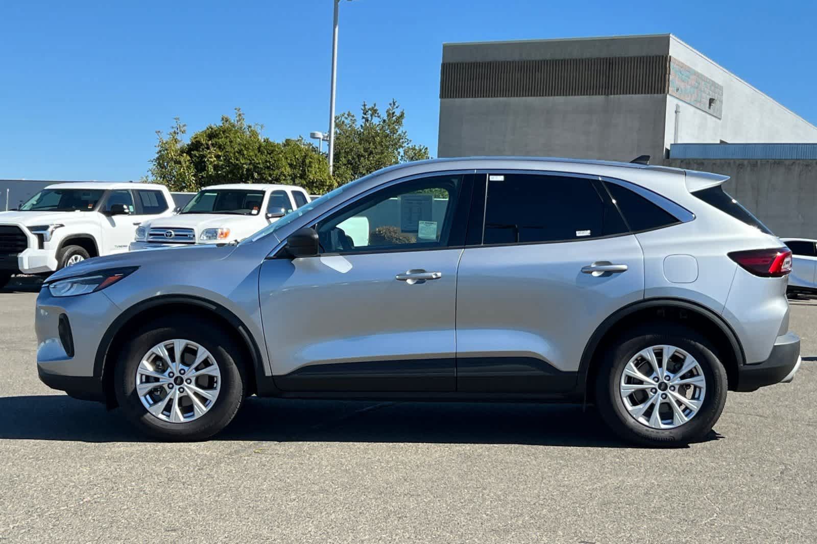 Used 2023 Ford Escape Active w/ Tech Pack #1 AWD/4WD image 9