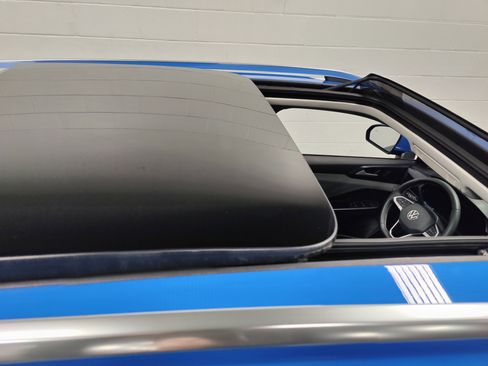 Certified 2023 Volkswagen Taos SE w/ Panoramic Sunroof Package image 6