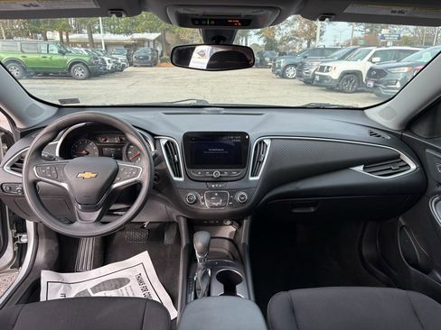 Used 2021 Chevrolet Malibu LS image 12