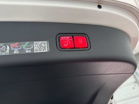 Used 2026 Mercedes-Benz GLC 300 4MATIC image 25