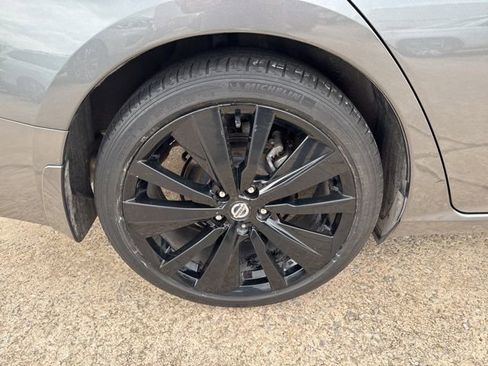 Used 2022 Nissan Altima 2.5 SR w/ Midnight Edition Package image 18