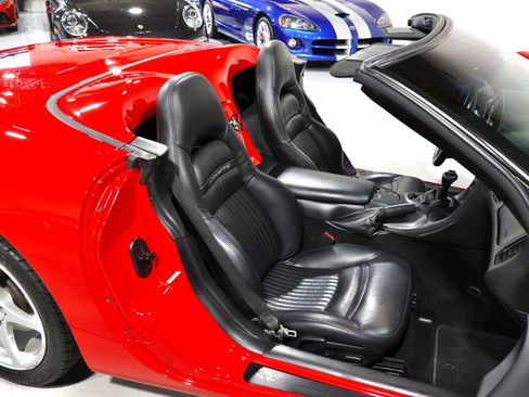 Used 2004 Chevrolet Corvette Convertible w/ Preferred Equipment Group RWD image 18