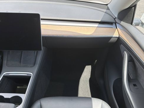 Used 2023 Tesla Model Y Performance AWD/4WD image 17