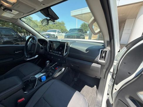 Used 2025 Nissan Frontier SV AWD/4WD image 16