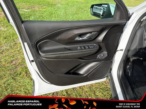 Used 2024 GMC Terrain SLE w/ Driver Convenience Package FWD image 12