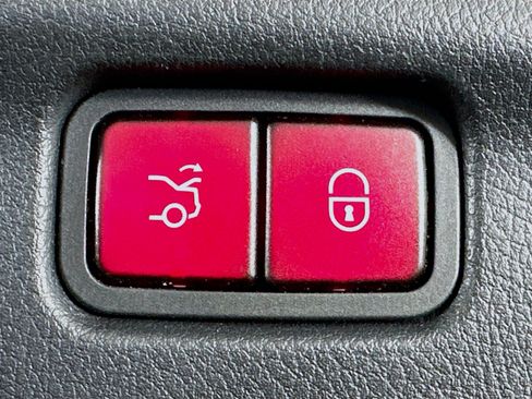 Used 2023 Mercedes-Benz C 300 Sedan image 29