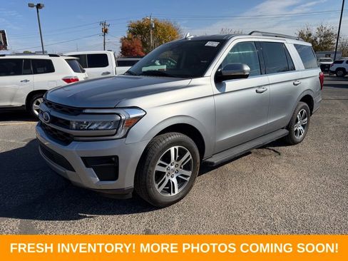 Used 2024 Ford Expedition XLT image 3