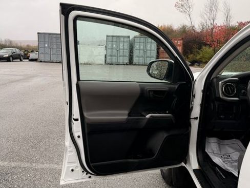 Used 2018 Toyota Tacoma SR5 image 13